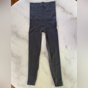 Belly Bandit Mother Tucker Leggings, size small, GUC